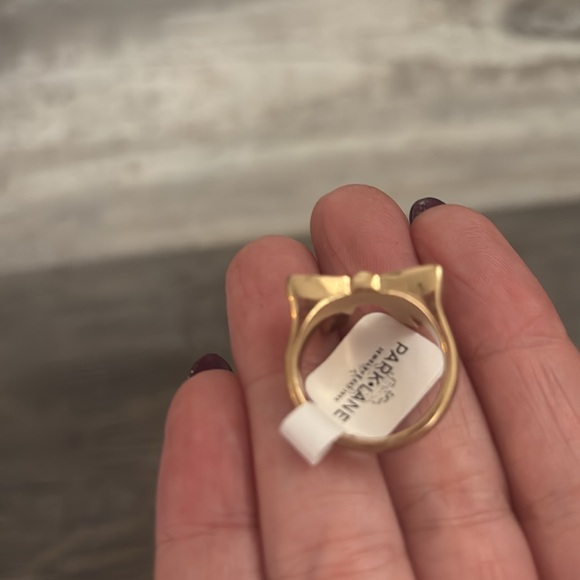 Velvet Ring - Picture 2 of 2